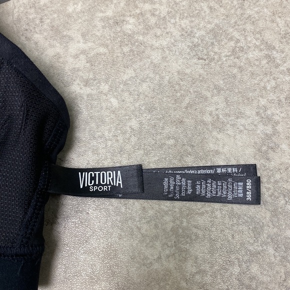 🖤Victoria’s Secret sports bra with mesh detailing & three-way strap adjustment - Picture 3 of 9